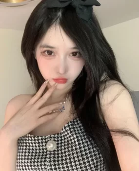 性御眼镜大奶妹