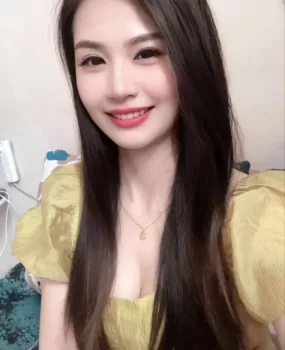 朝阳刚下水的大胸湘妹