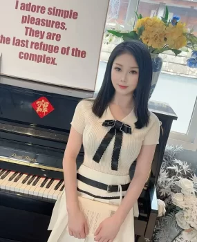 FZ白皙小姐姐薯片