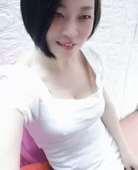 横岗大胸熟妇，照片是照骗