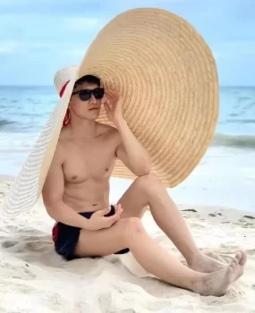 性价比超高的小哥哥，颜值好，身材棒，活好