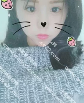 真人和照片完全一致的17岁刚下水小美女