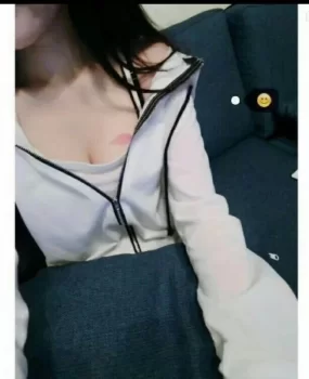 青湖小雨妹妹，娇小妹子值得一约