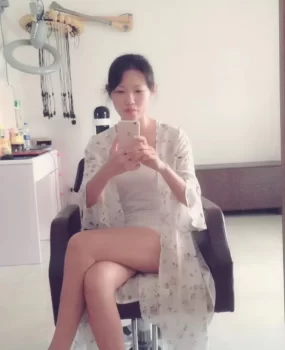 年轻的小熟妇 腿美肤白