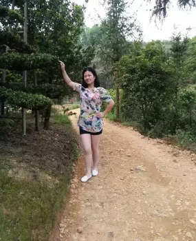 老公跑运输 她自己跑个滴滴  一看就骚的那种