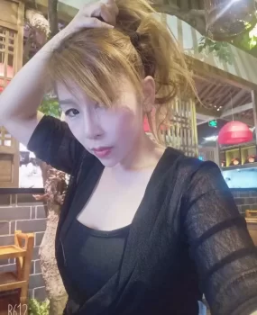 福州站  热情少妇 红酒