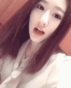 验证美眉何雪泡泡浴