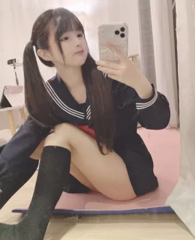 广东萝莉白浆喷射一地