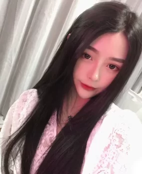 粉嫩丰满小白虎