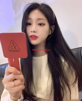 刚下海妹妹逼粉水多逼毛少少啪啪身材好