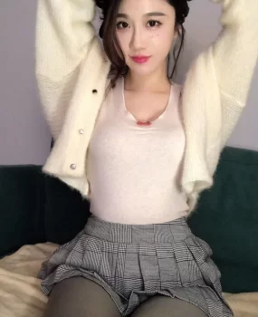 享受骚妹儿服务，水多活好，让人飘飘欲仙