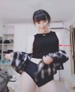 ！！南山薇薇，跳舞的超骚…