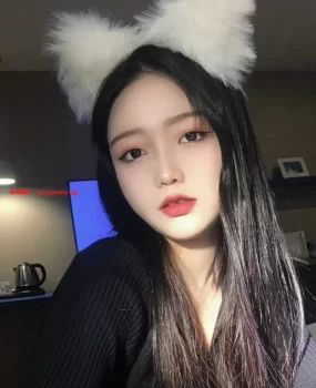 兼职学生妹，屁股很翘身材爆灯