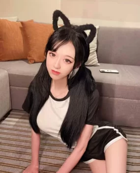 乖巧听话 女友式服务  极度配合 皮肤白 三点粉嫩