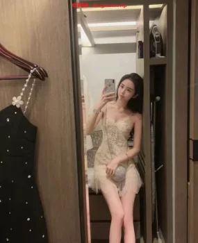 郑州性感白嫩小妹妹，大长腿小蛮腰颜值超高，泄火推荐！