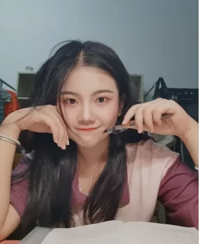 广州火车站的学生妹